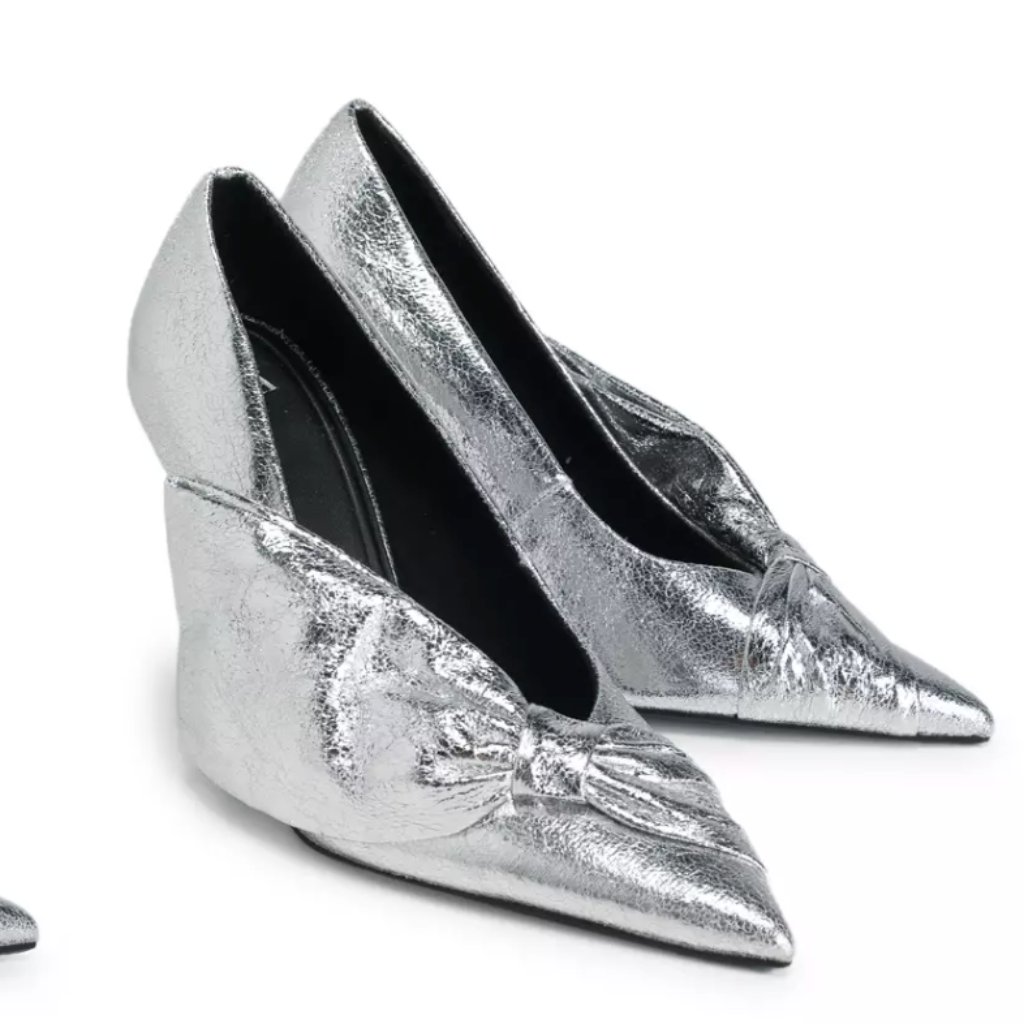 Silver Metallic Bow Heels Brand New! Ready For Holiday Fun!